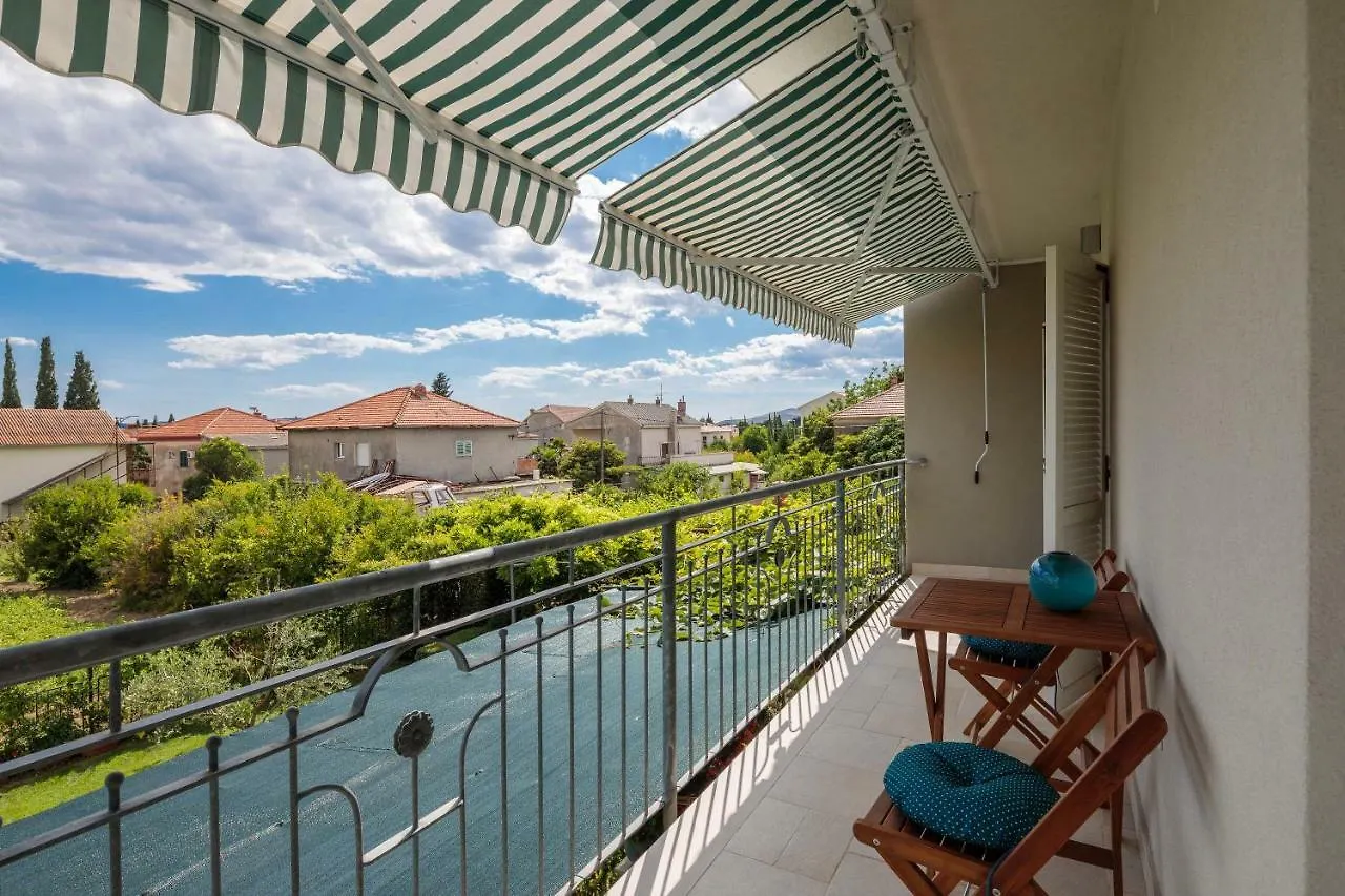 Otium Apartment Kastela 0*,